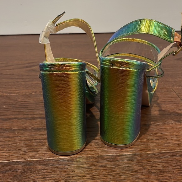 Qupid Women’s Brand New Iridescent Platform Sandals Size 9 - Picture 3 of 5